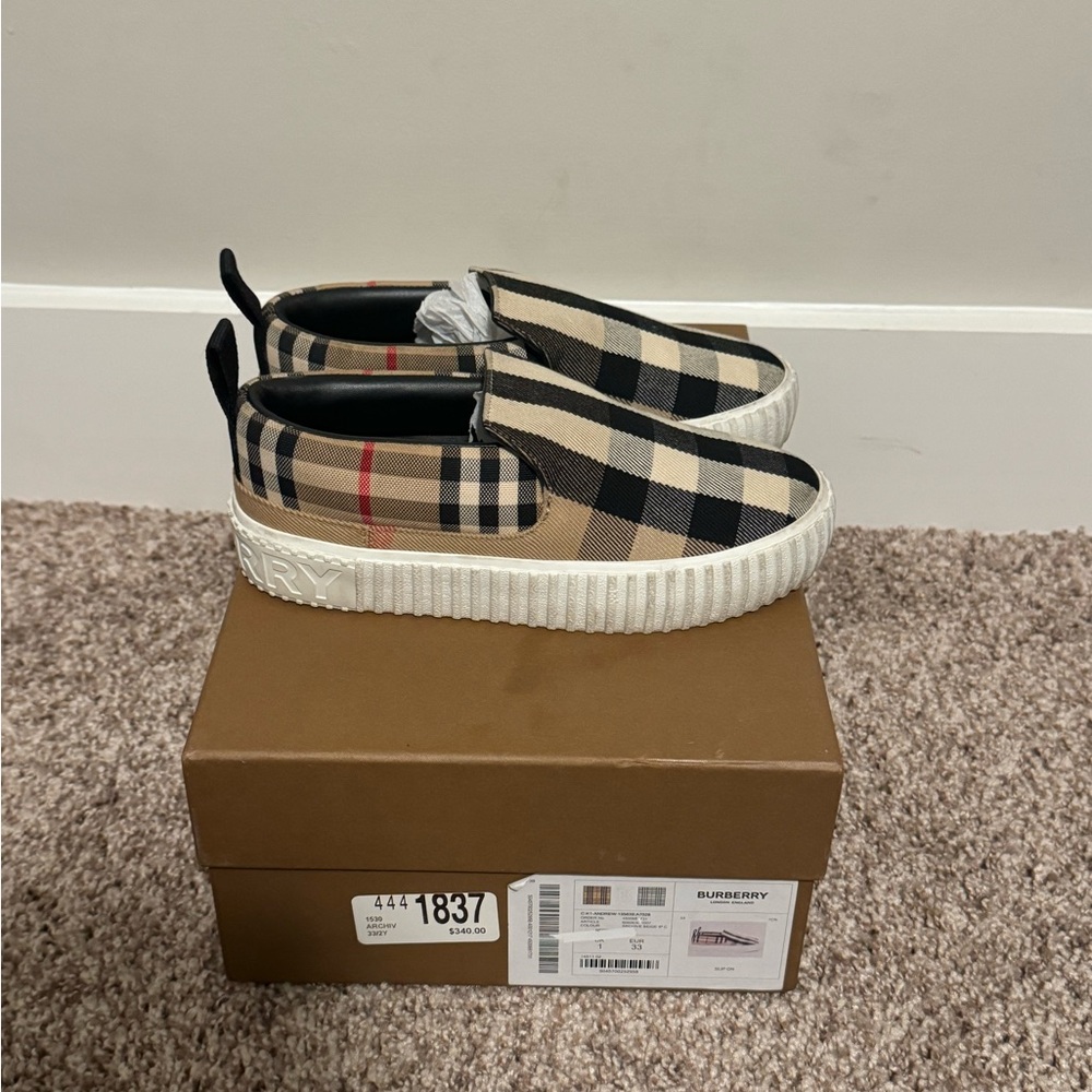 Burberry Slip On Youth Sizeb 1.5